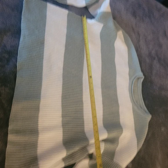 Striped Green and White Sweater Size XL - Picture 5 of 6